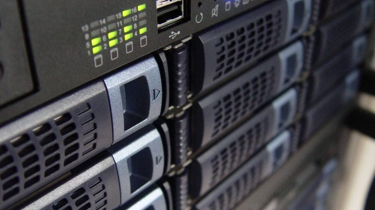 DEDICATED SERVER HOSTING