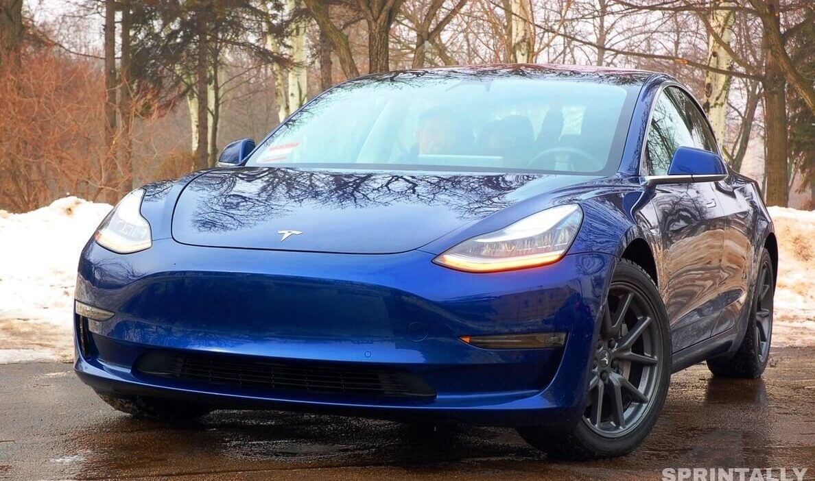 Sedan Tesla Model 3