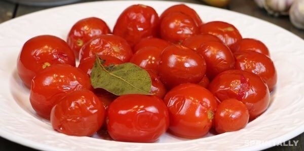 Sweet marinated tomatoes