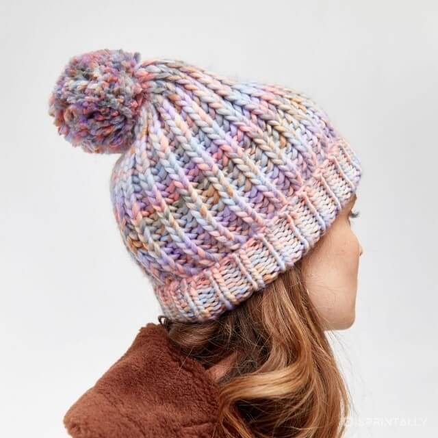 Knitted hat with pompom, Warehouse