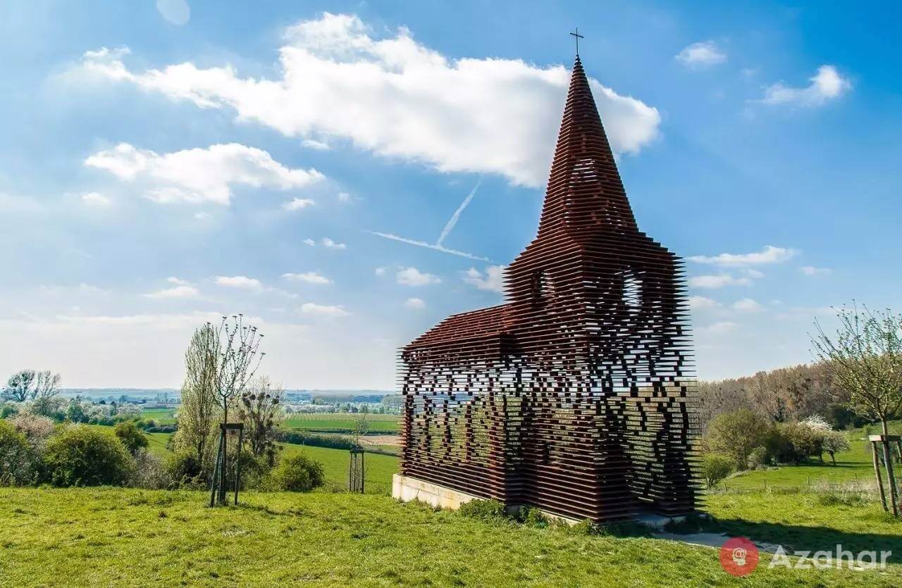 Reading between the lines ("Reading between the lines"), transparent Church, Belgium